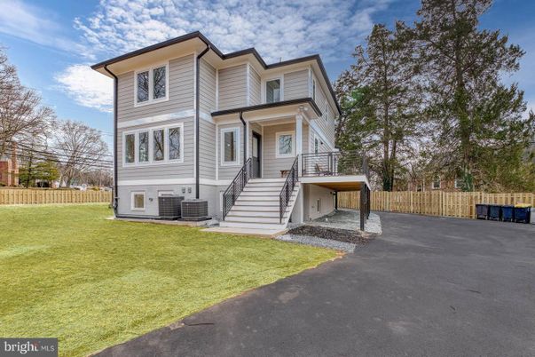 Backyard, Exterior, Facade, Queen Anne Victorian