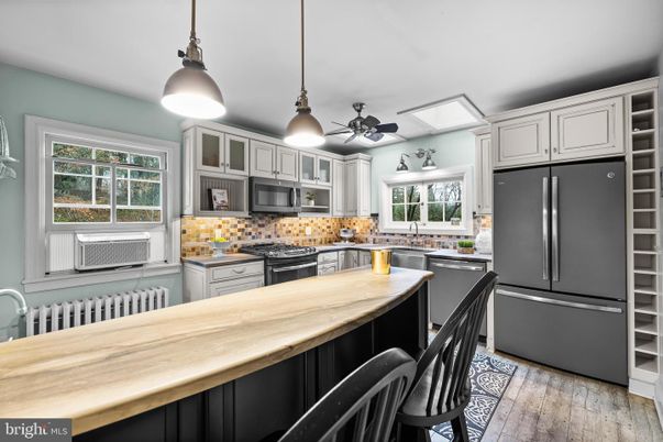 Interior, Kitchen, Pendant Lights, Wood Texture Flooring