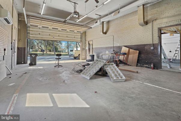Garage, Interior, Stone Walls