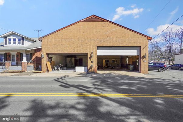 Exterior, Facade, Brick Facade, Cape Cod