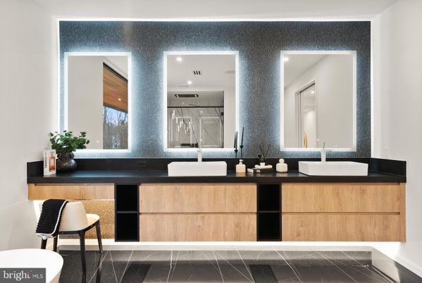 Bathroom, Dual Sink Vanities, Interior, Recessed Lighting