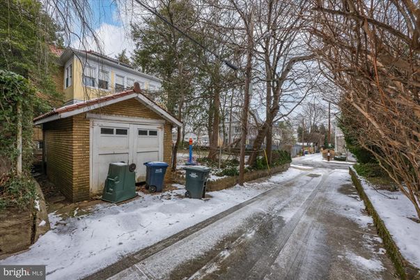 Detached Garage, Exterior
