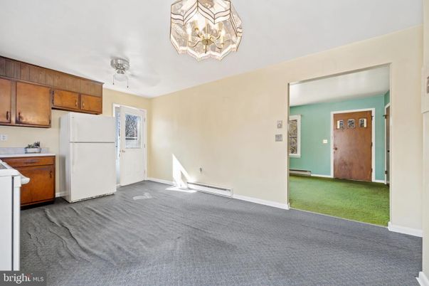 Chandelier, Empty room, Interior, Kitchen