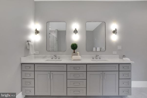 Bathroom, Dual Sink Vanities, Interior