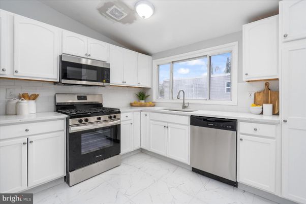 Interior, Kitchen, Marble, Stainless Steel Appliances