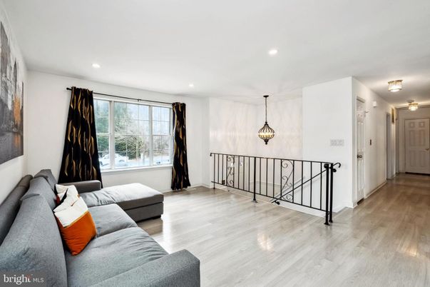 Interior, Pendant Lights, Recessed Lighting, Wood Texture Flooring