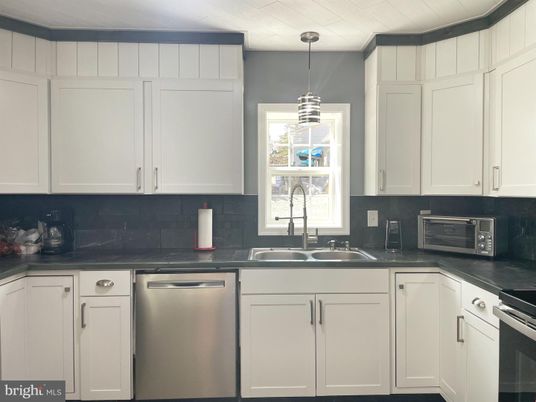 Interior, Kitchen, Pendant Lights, Stainless Steel Appliances