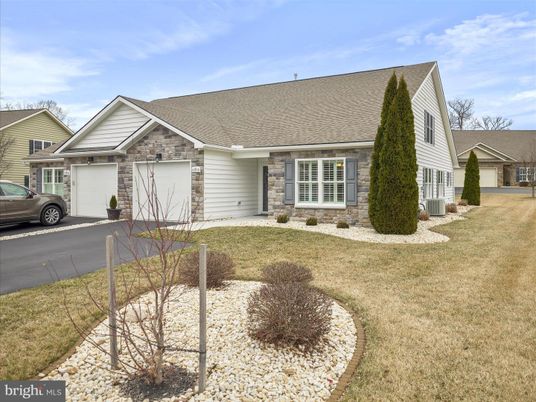 Attached, Exterior, Facade, Cape Cod