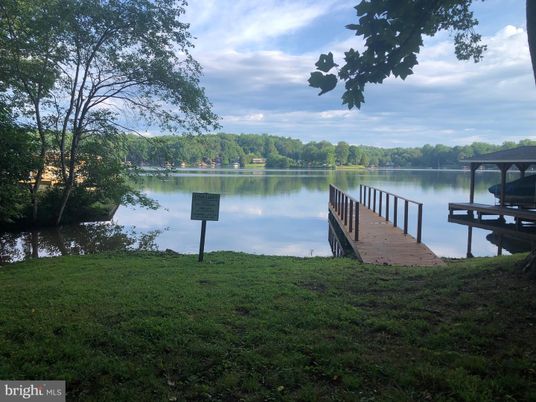 Exterior, Lake