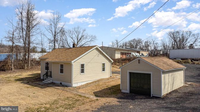 Backyard, Detached Garage, Exterior