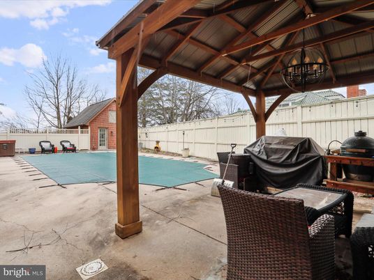 Exterior, Pool