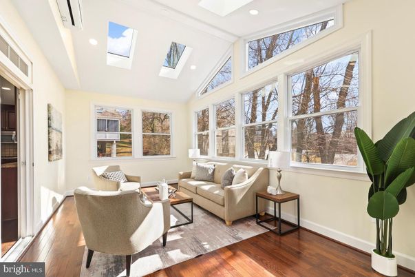 Interior, Living room, Recessed Lighting, Sun Room, Wood Texture Flooring