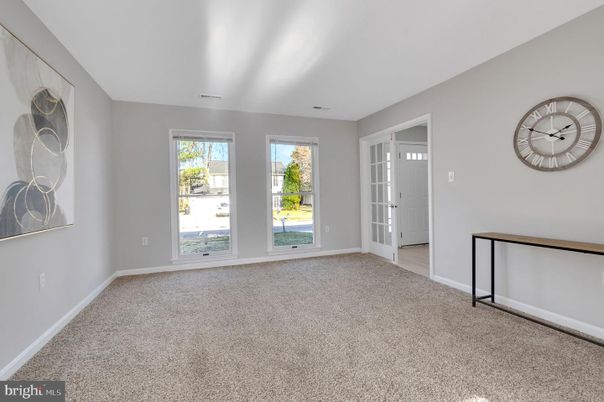 Empty room, Interior