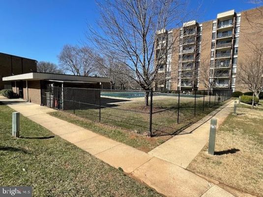 Exterior, Tennis Courts