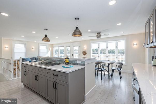 Dining room, Interior, Kitchen, Pendant Lights, Recessed Lighting, Wood Texture Flooring
