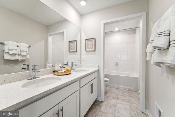Bathroom, Dual Sink Vanities, Interior, Recessed Lighting