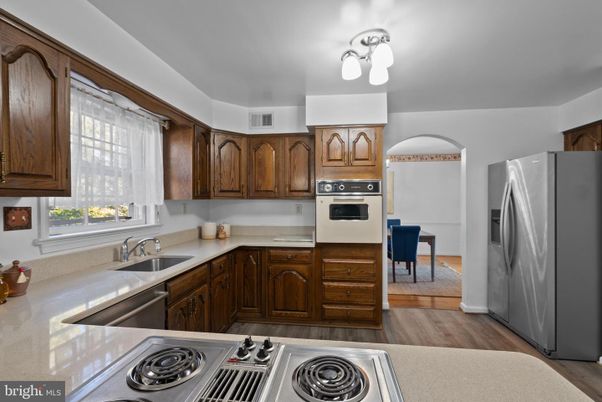 Dining room, Interior, Kitchen, Stainless Steel Appliances, Wood Texture Flooring