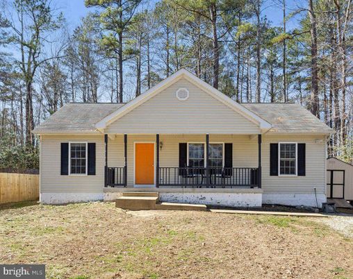Exterior, Facade, Ranch