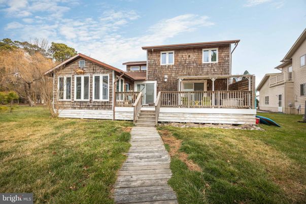Backyard, Exterior, Facade, Split Level