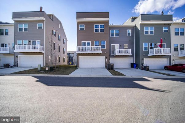 Attached, Exterior, Facade, Rowhouse