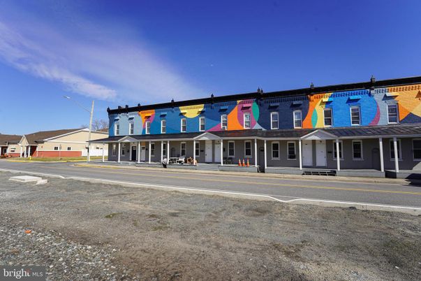 Exterior, Facade, Rowhouse