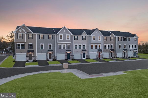 Attached, Exterior, Facade, Rowhouse