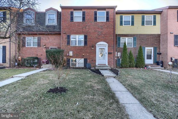 Exterior, Facade, Brick Facade, Rowhouse