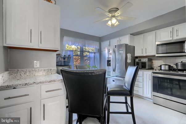 Dining room, Interior, Kitchen, Stainless Steel Appliances