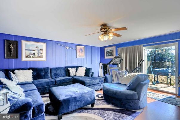 Fitness Equipment, Interior, Living room, Wood Texture Flooring