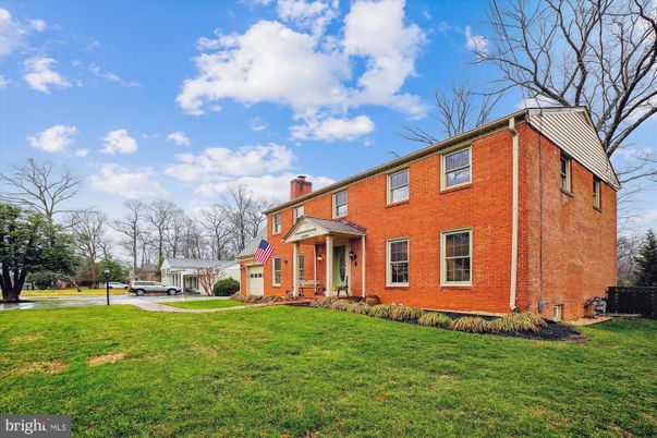 Exterior, Facade, Brick Facade, Georgian