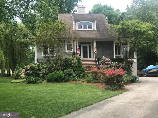Exterior, Facade, Cape Cod