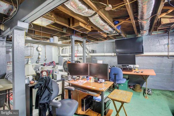 Home Office, Interior