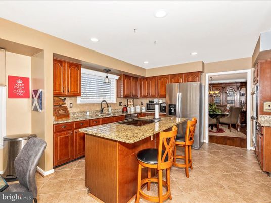 Dining room, Interior, Kitchen, Pendant Lights, Recessed Lighting, Stainless Steel Appliances