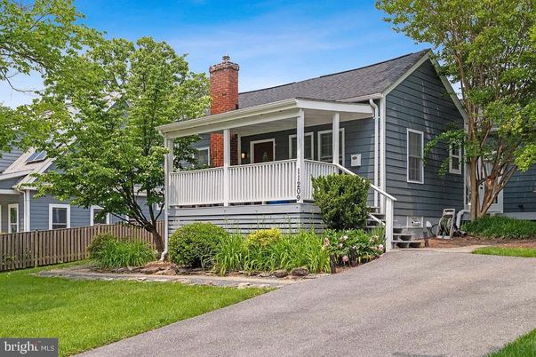 Exterior, Facade, Cape Cod