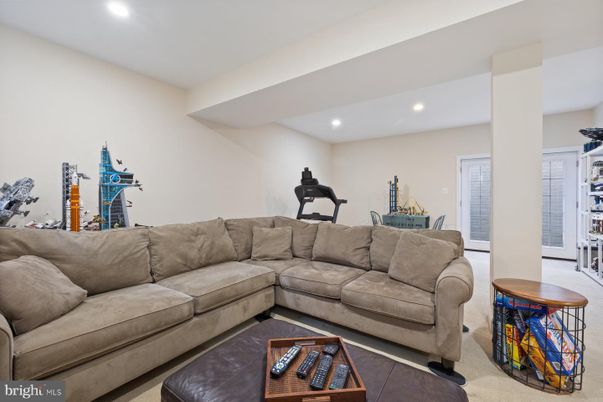 Fitness Equipment, Interior, Living room, Recessed Lighting
