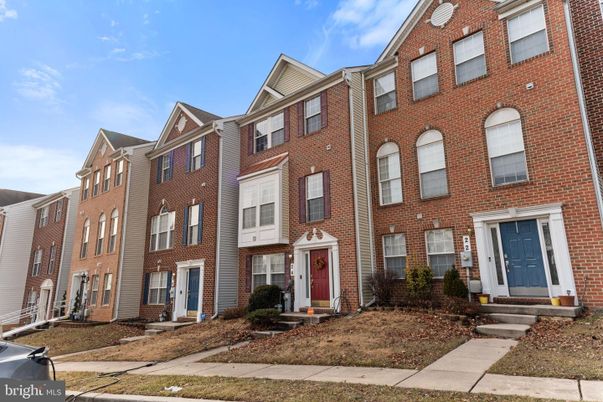 Exterior, Facade, Brick Facade, Rowhouse