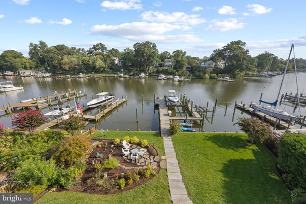 Exterior, Lake