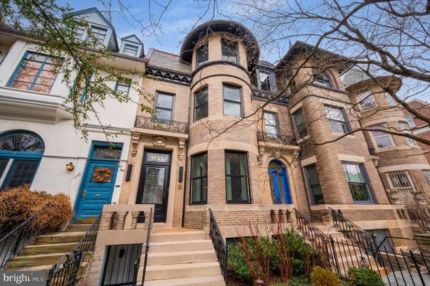 Exterior, Facade, Brownstone
