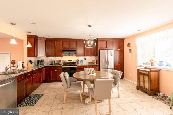 Dining room, Interior, Kitchen, Pendant Lights, Stainless Steel Appliances