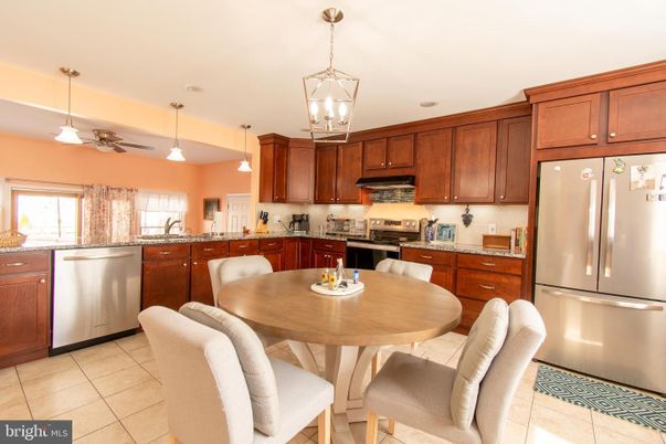 Dining room, Interior, Kitchen, Pendant Lights, Stainless Steel Appliances