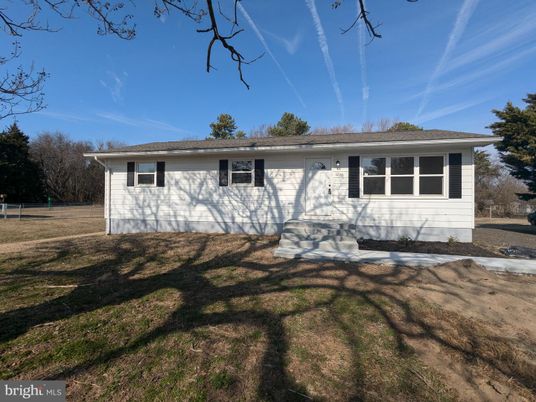 Backyard, Exterior, Facade, Ranch