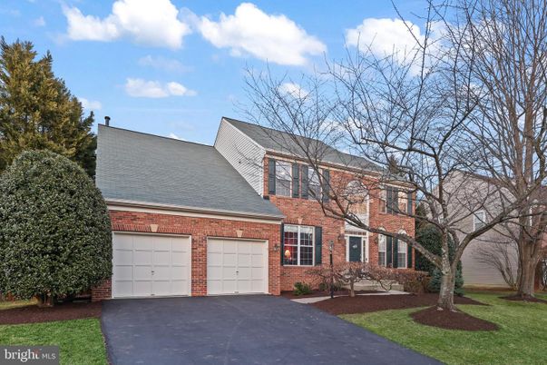 Attached, Exterior, Facade, Brick Facade, Georgian