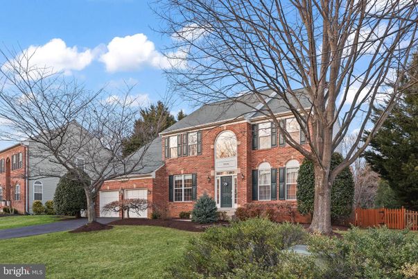 Attached, Exterior, Facade, Brick Facade, Georgian