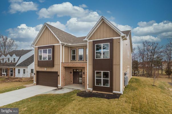 Attached, Exterior, Facade, Farmhouse