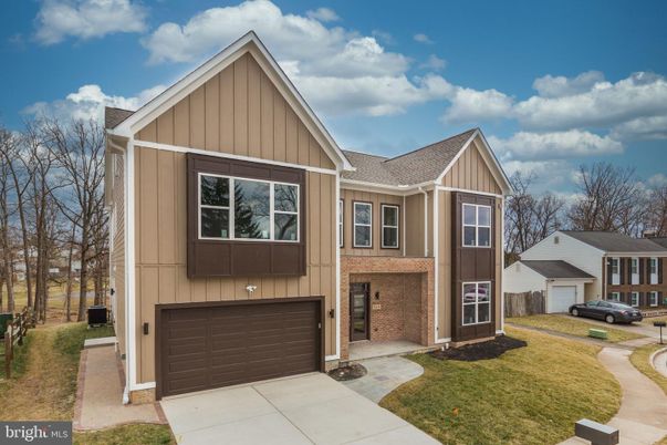 Attached, Exterior, Facade, Farmhouse