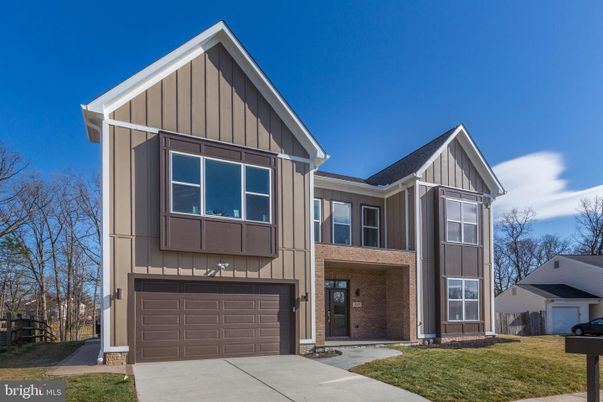 Attached, Exterior, Facade, Farmhouse