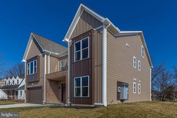 Attached, Exterior, Facade, Farmhouse