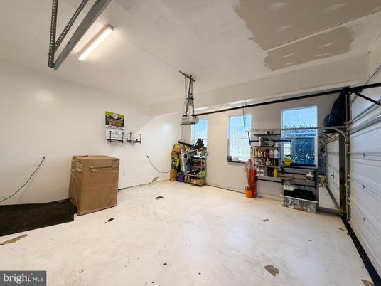 Garage, Interior