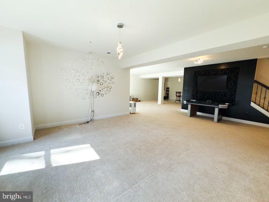 Empty room, Interior, Pendant Lights