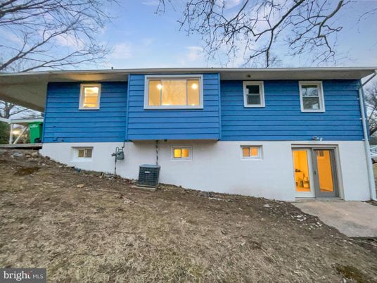 Exterior, Facade, Raised Ranch
